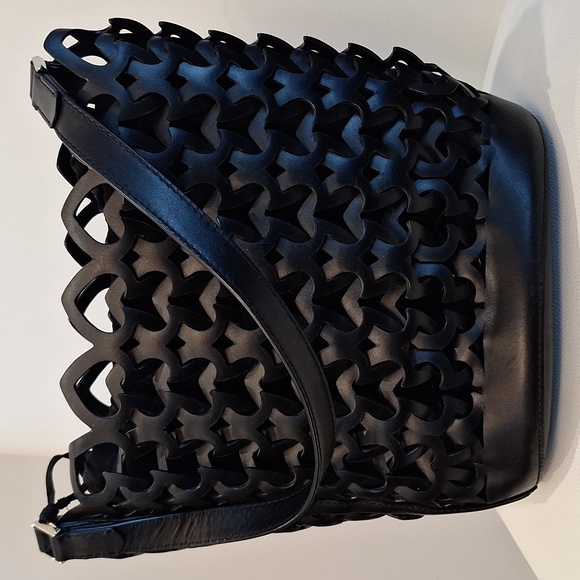 NWOT Kate Spade Black Dorie Medium Bucket w/ Drawstring - Picture 2 of 4